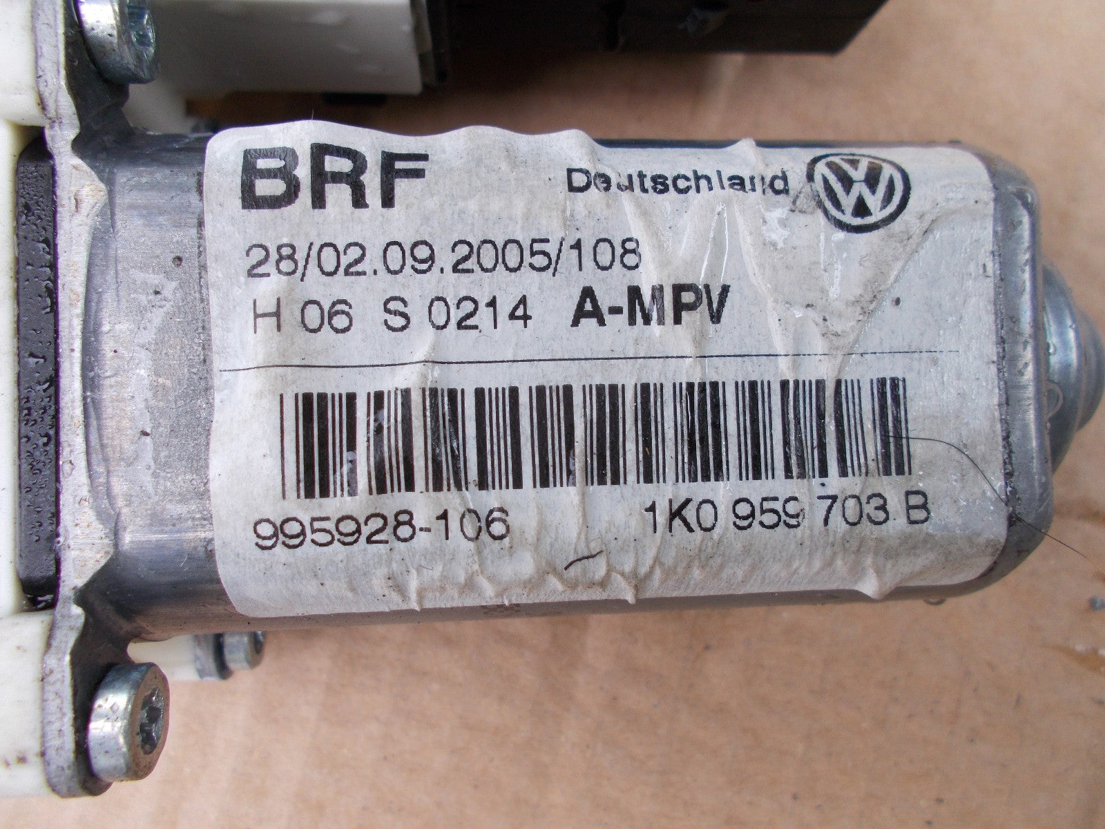 2010 VW TOURAN MK1  NSR PASSENGER SIDE REAR WINDOW REGULATOR MOTOR 1K0959703B