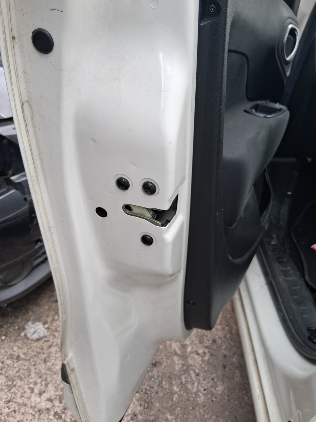 2019 FIAT 500L URBAN HATCH NSF PASSENGER SIDE FRONT DOOR LOCK MECHANISM