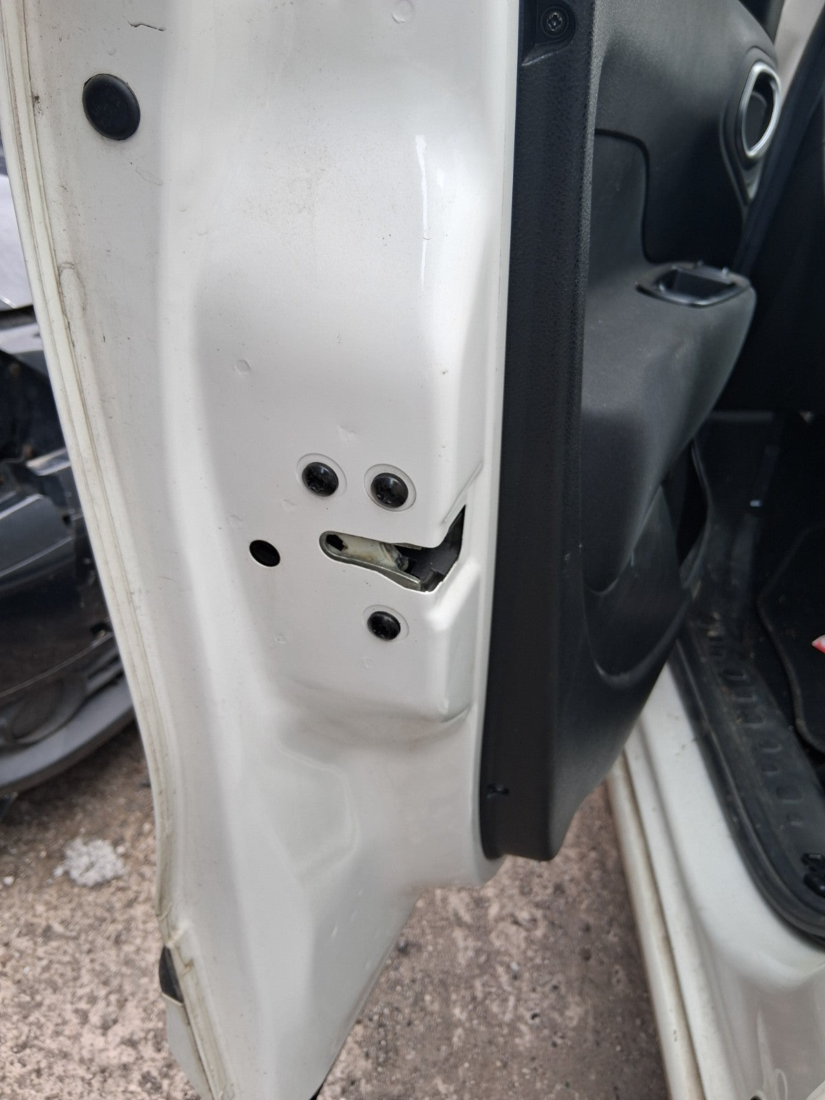 2019 FIAT 500L URBAN HATCH NSF PASSENGER SIDE FRONT DOOR LOCK MECHANISM