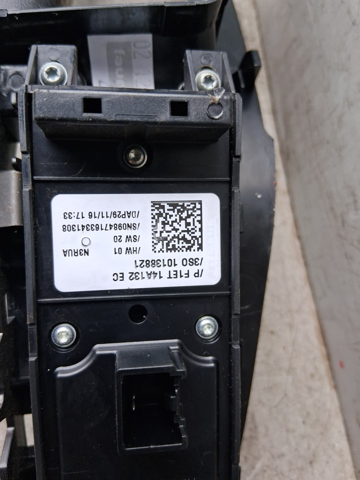 FORD FIESTA MK7 2016 5 DOOR OSF DRIVER SIDE FRON DOOR LOCK MECHANISM 10138821
