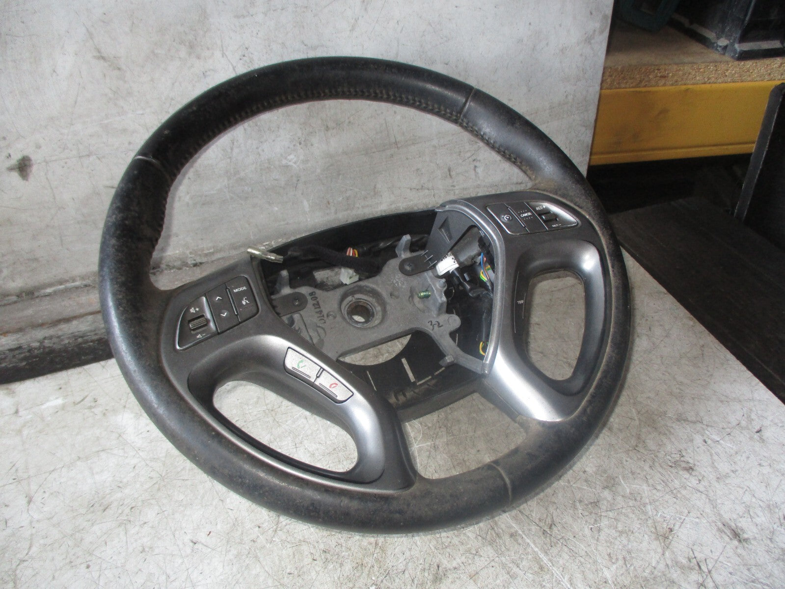 HYUNDAI IX35 2015 MULTIFUNCTION LEATHER STEERING WHEEL ONLY