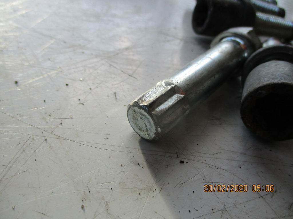 MERCEDES CLC CLASS CL203 2010 LOCKING WHEEL NUTS BOLTS x4 WITH KEY