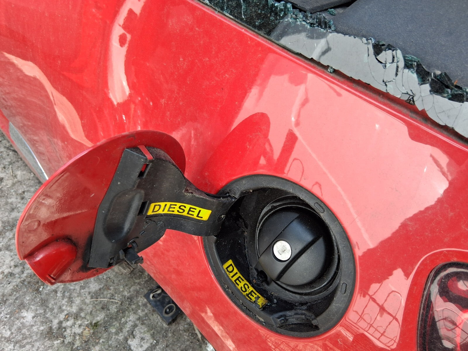 2012 CITROEN DS3 3 DOOR FUEL FILLER CAP FLAP LID COVER KKN EXY ROUGE ADEN