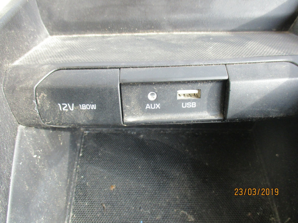 KIA RIO YB (MK4) CENTRE CONSOLE GEAR STICK SURROUND TRIM & PORTS 93300H8940