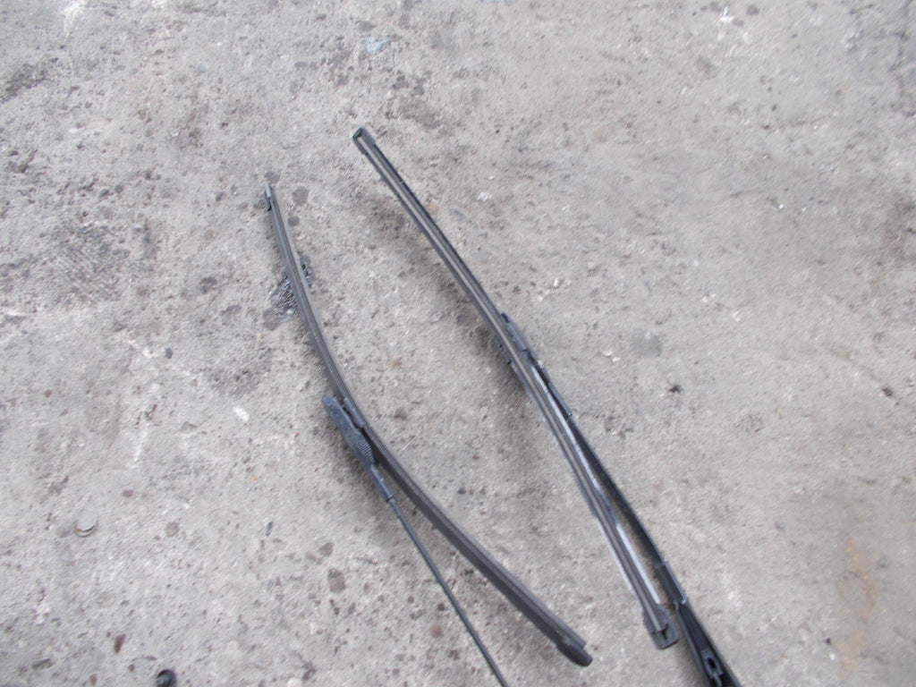 BMW 1 SERIES E87 2006 WINDOW WIPER AND BLADES