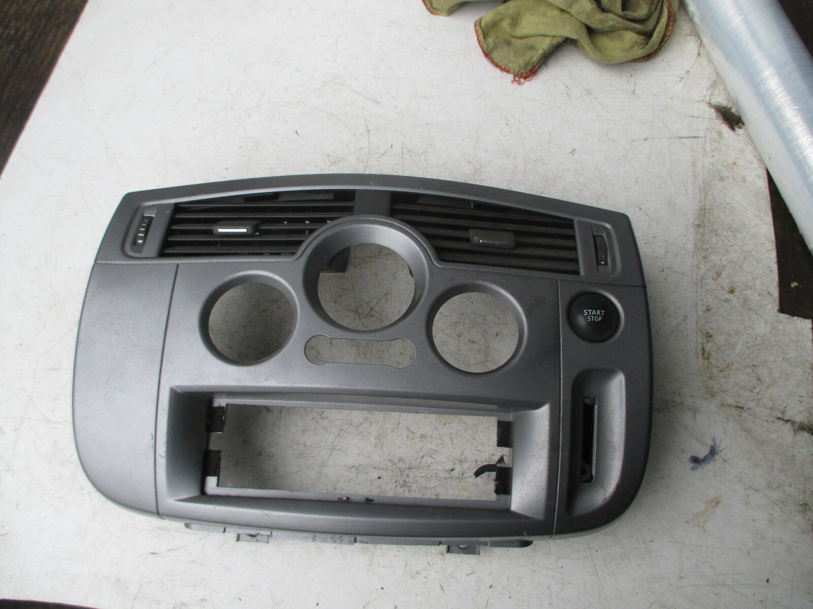 RENAULT SCENIC 2008 DASH STOP START SWITCH BUTTON AIR VENT PANEL GREY 8200140722
