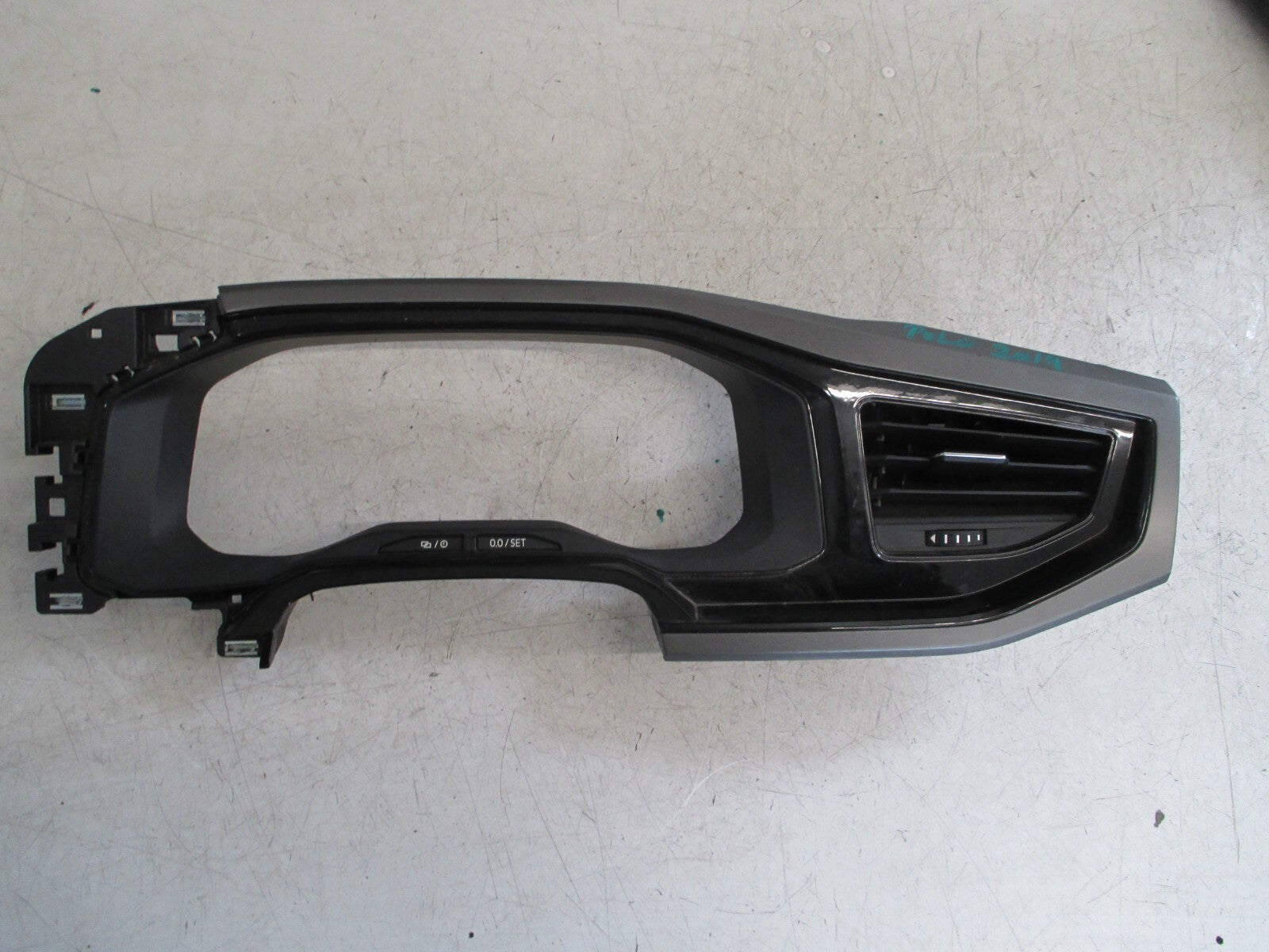 2019 VOLKSWAGEN POLO DASHBOARD SPEEDO SURROUND TRIM WITH AIR VENT 2G2819704