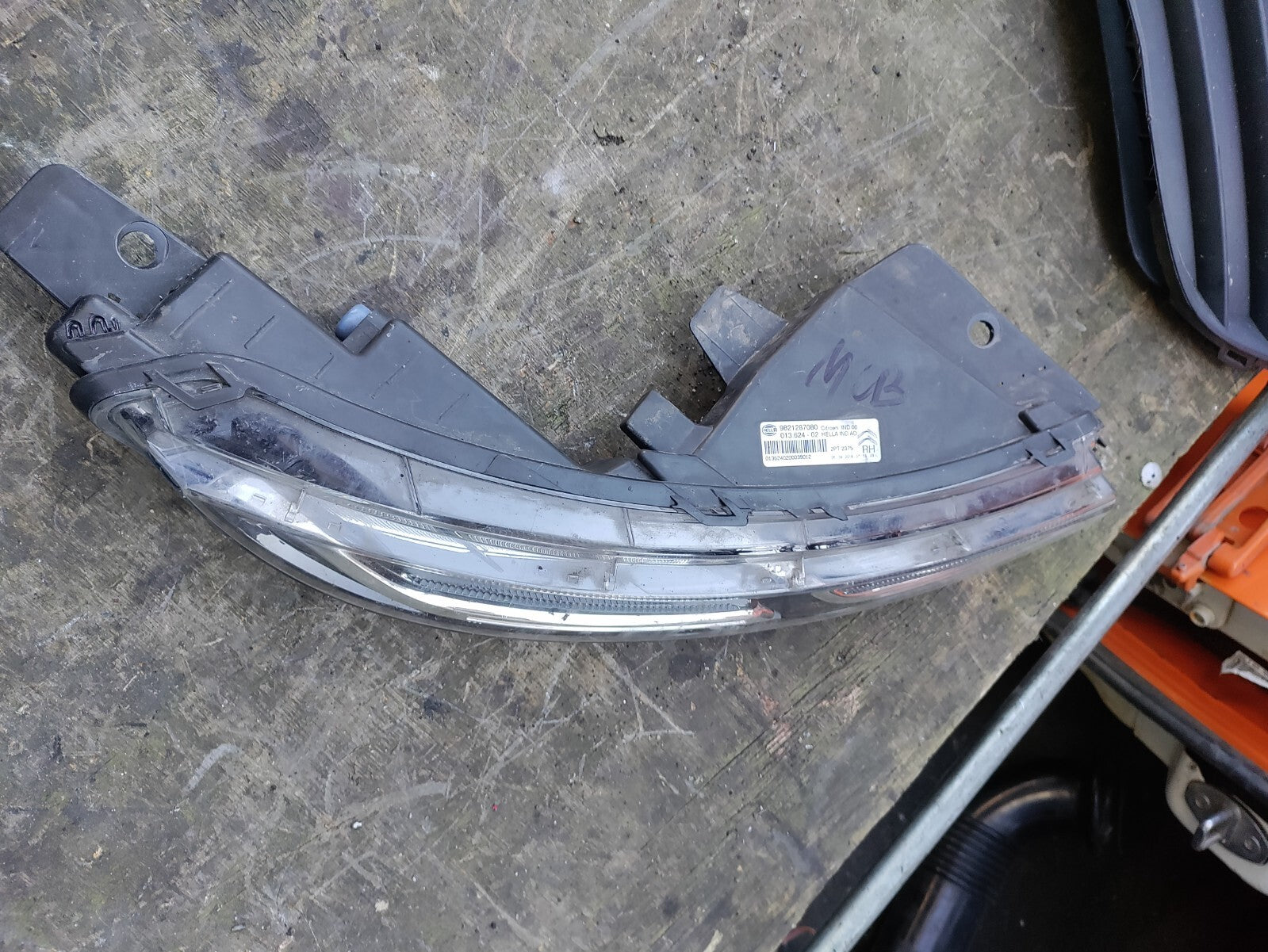 CITROEN C4 CACTUS 2019 OSF DRIVER FRONT LED DRL DAYTIME RUNNING LIGHT 9821287080