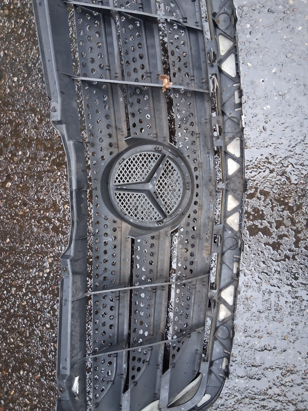 2016 MERCEDES SPRINTER MK2 W906 FRONT BUMPER GRILL BADGE A9068880523