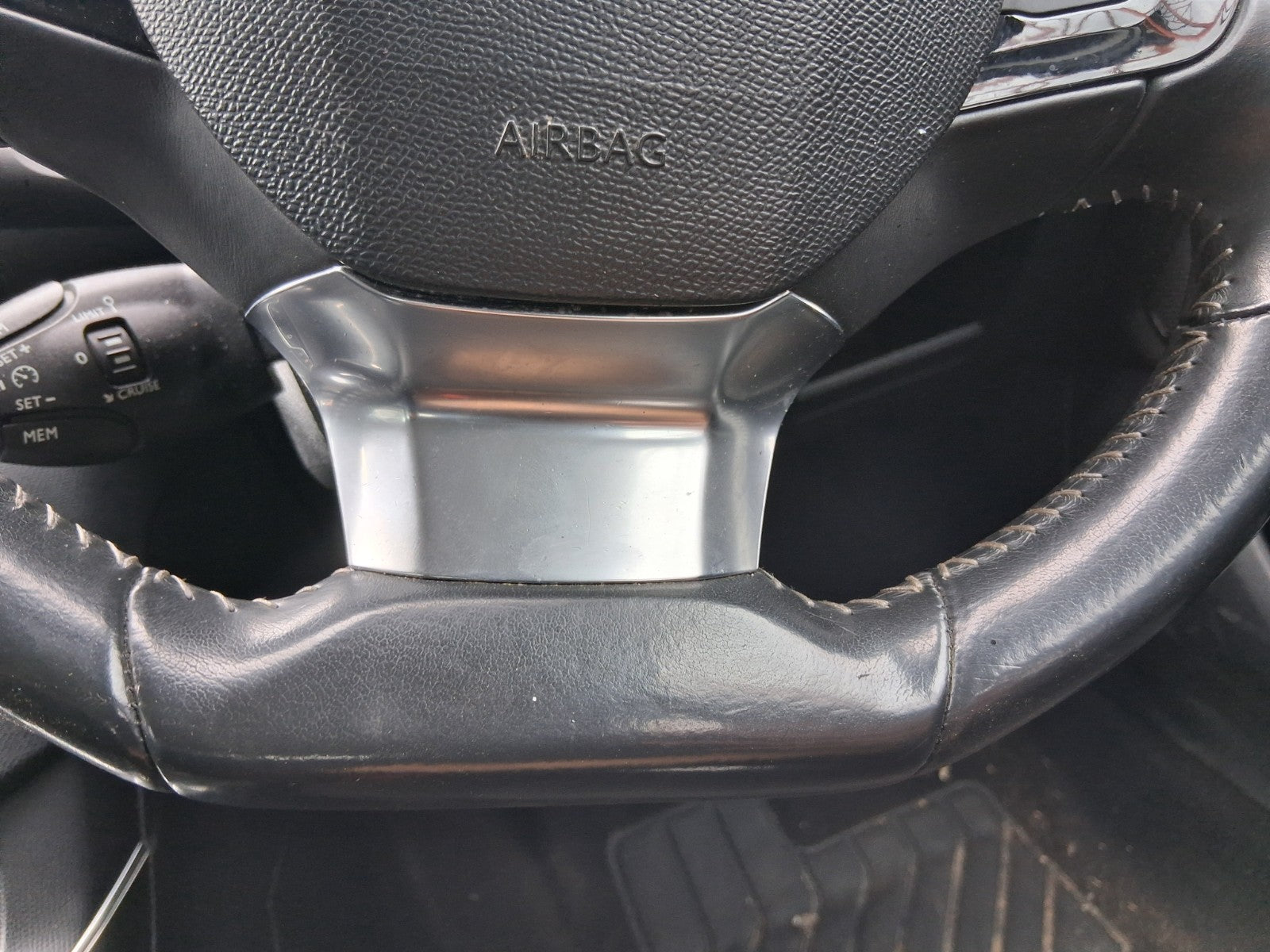 2014 PEUGEOT 308 MK2 3 SPOKE MULTIFUNCTION LEATHER STEERING WHEEL WITHOUT AIRBAG