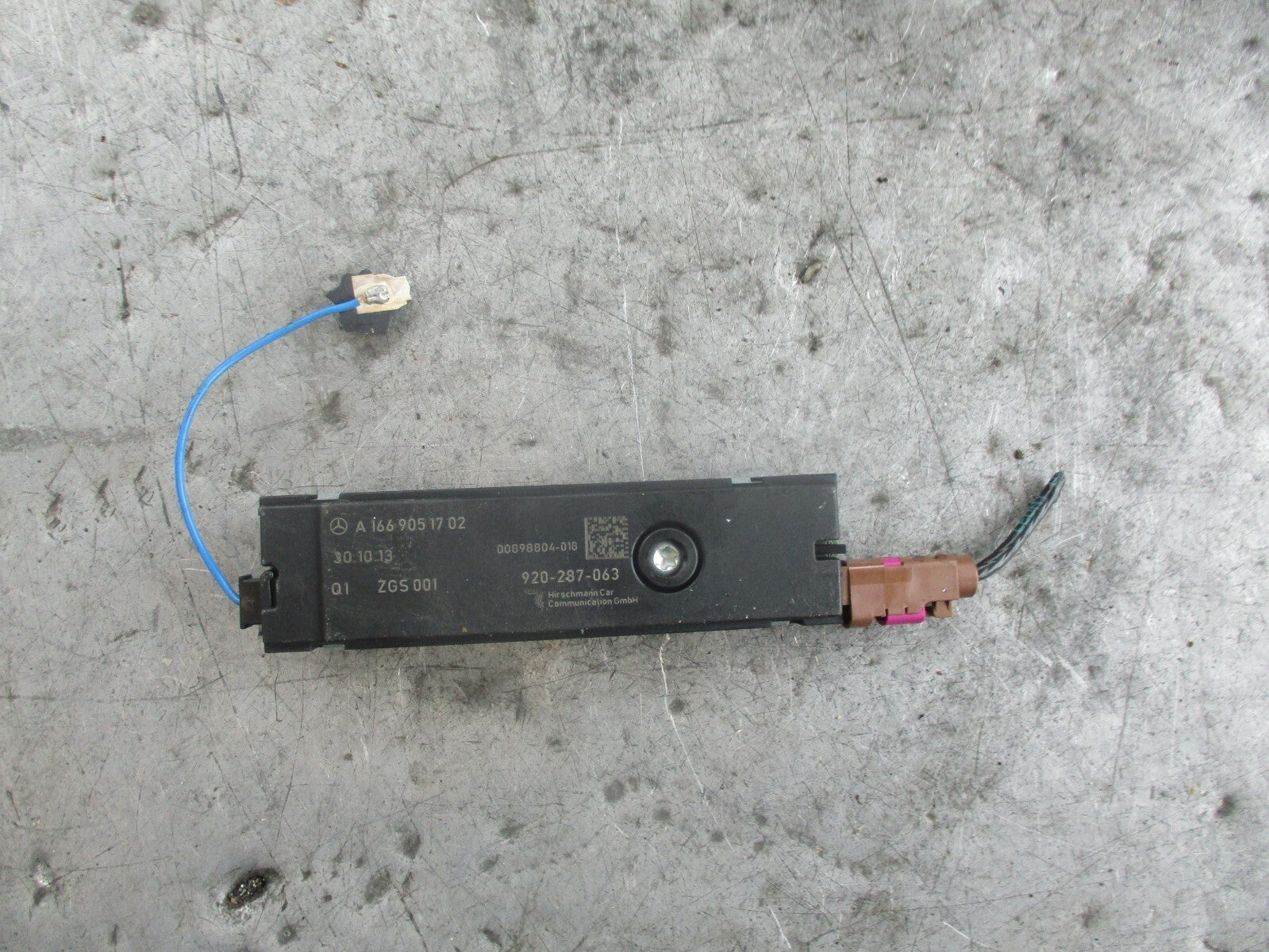 MERCEDES A CLASS W176 ANTENNA AERIAL TRANSMITTER BOOSTER A1669051702