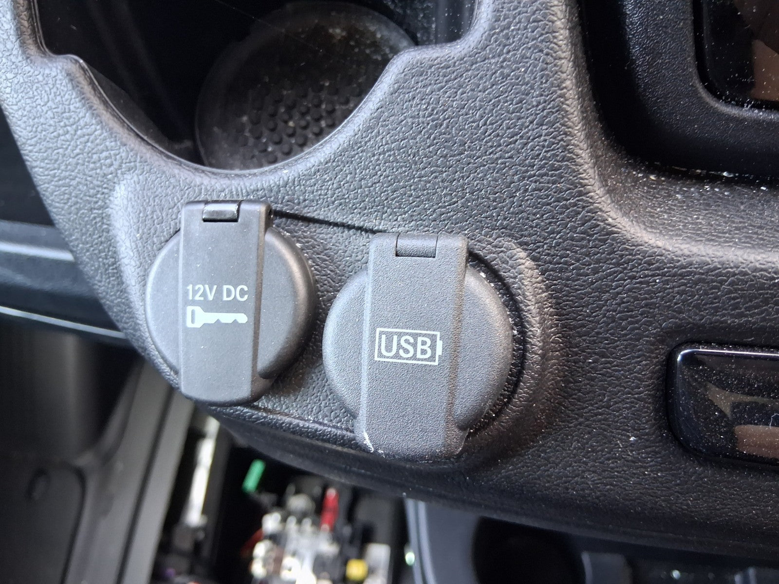 2025 CITROEN RELAY MK3 ONLY USB AND TYPE C PORT