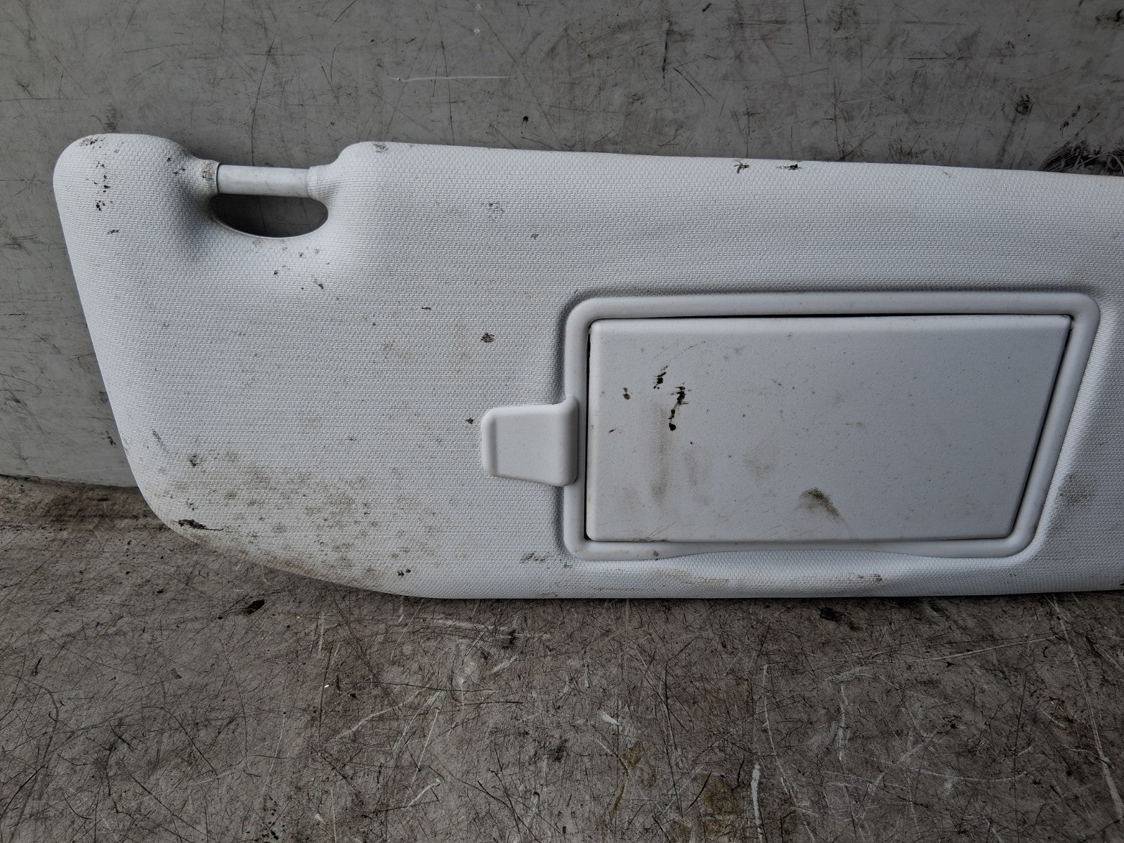 2012 PEUGEOT 208 OSF DRIVER SIDE FRONT RIGHT SUN VISOR SHADE