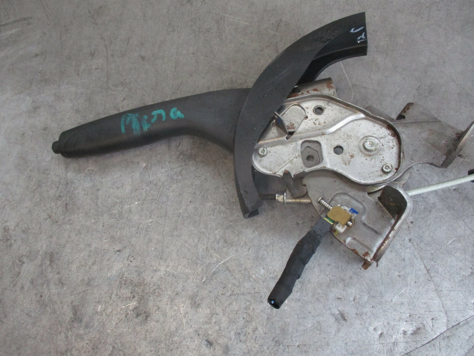NISSAN MICRA K13 PARKING HANDBRAKE LEVER HANDLE