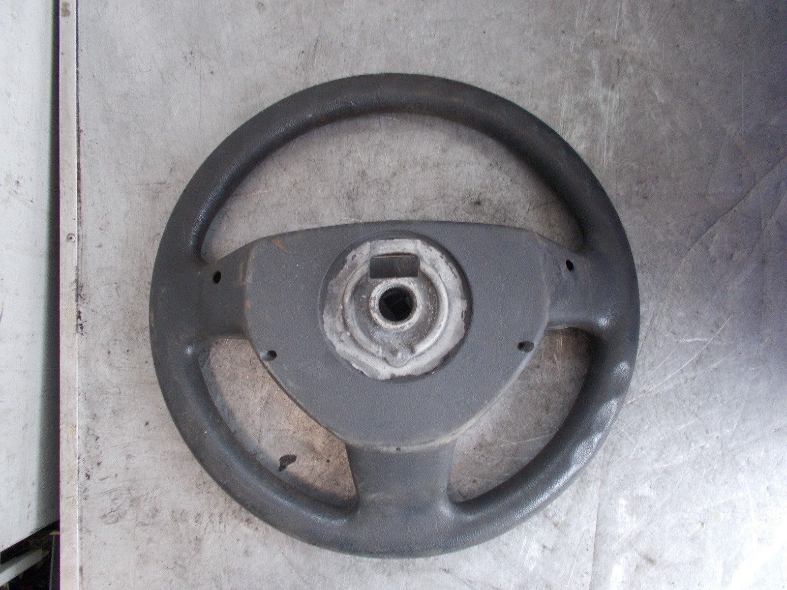 VAUXHALL VECTRA C STEERING WHEEL WITH STEREO CONTROLS. NO AIRBAG. 13208849