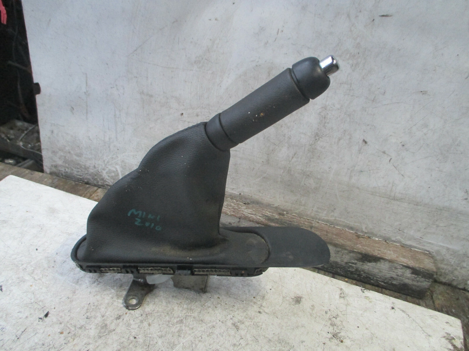 BMW MINI COOPER ONE 2010 R56 MANUAL HANDBRAKE LEVER MECHANISM 6774814