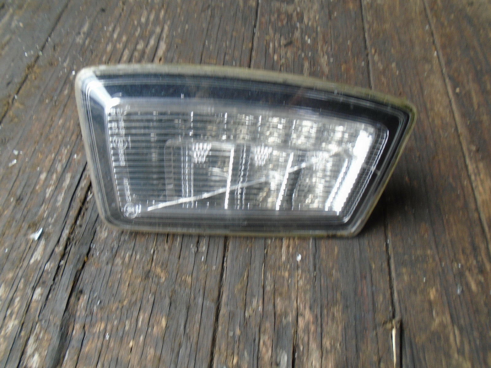 AUDI A1 8X 2015 3 DOOR REAR LEFT PASSENGER SIDE UNDER TAILGATE LIGHT 8X0945095