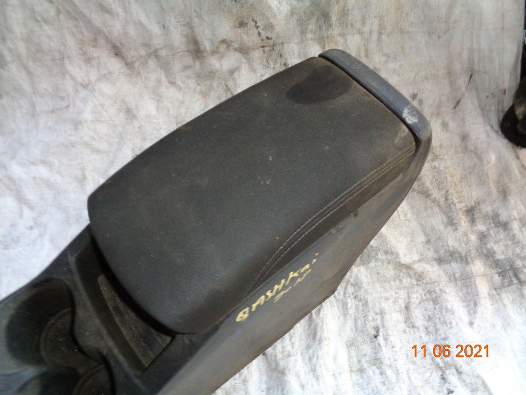 NISSAN QASHQAI J11 MK2 2018 LEATHER ARM REST ASSEMBLY ONLY