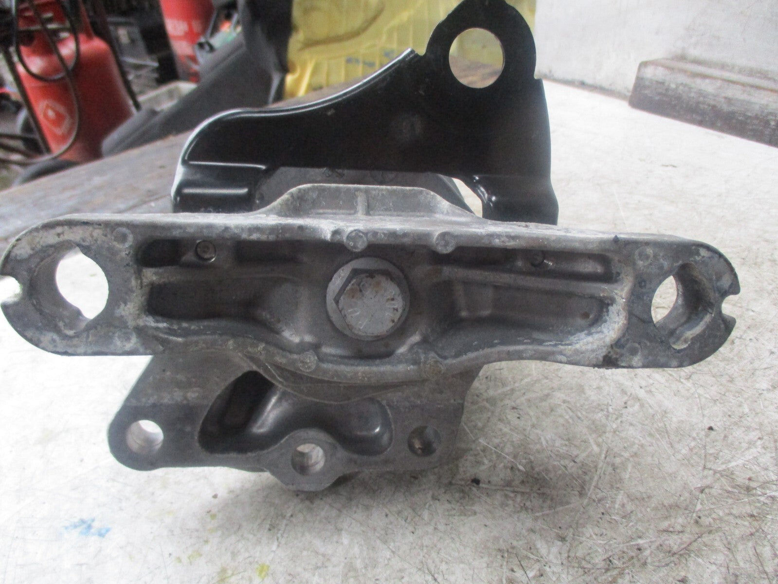 FORD MONDEO MK5 2019 2.0 DIESEL DRIVER SIDE ENGINE MOUNT JG916F012AC