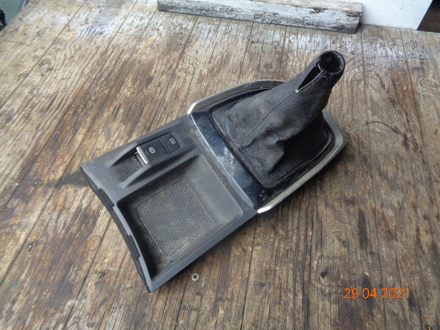 NISSAN X TRAIL MK3 2018 GEAR SHIFTER SELECTOR GAITER SURROUND TRIM 969XC6FM4A