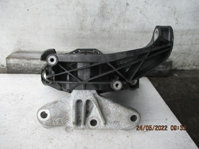 VAUXHALL GRANDLAND X 2018 1.6 DIESEL OSF DRIVER SIDE FRONT ENGINE MOUNT