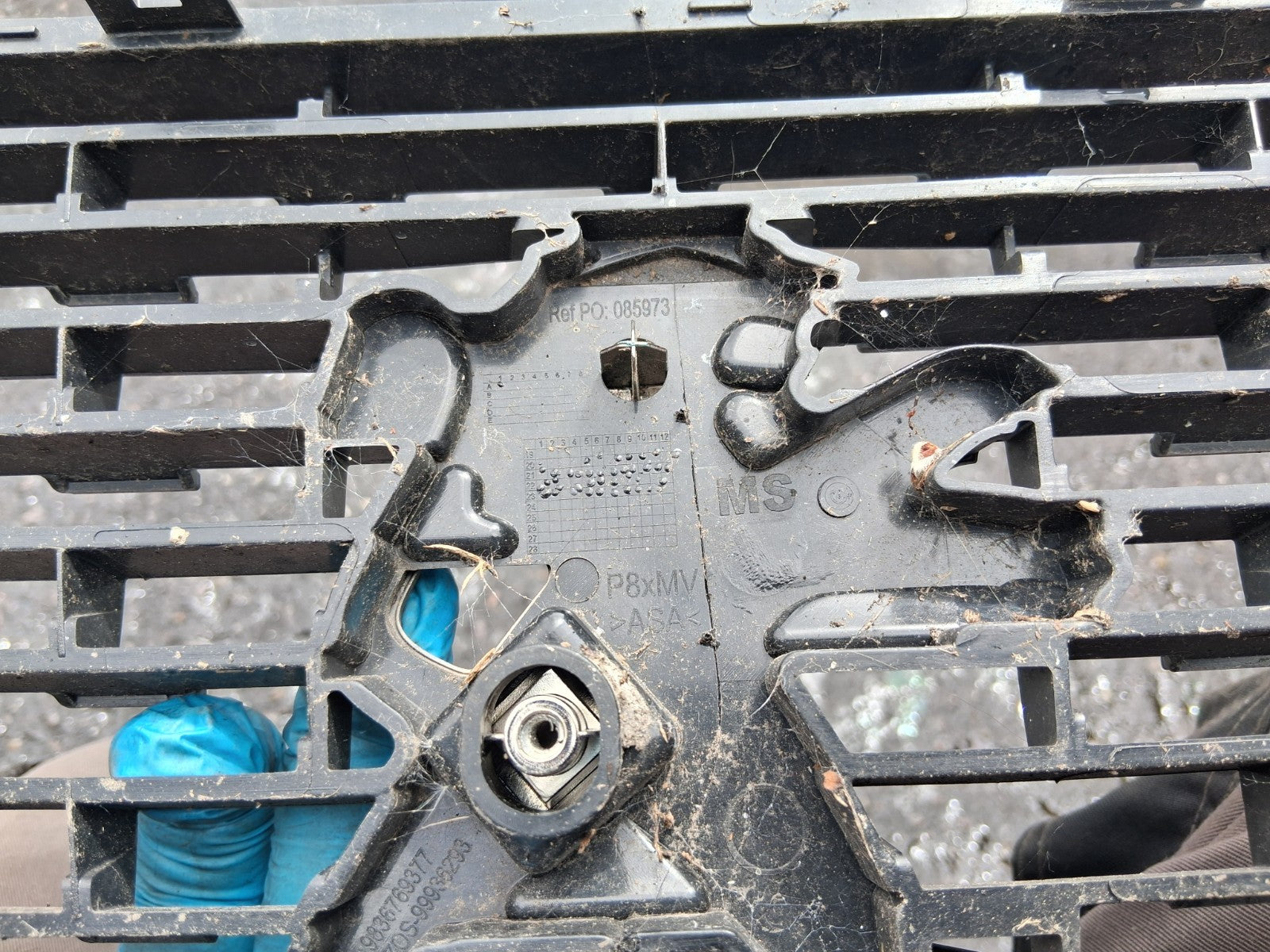 2023 PEUGEOT 5008 MK2 FRONT RADIATOR BADGE UPPER GRILL