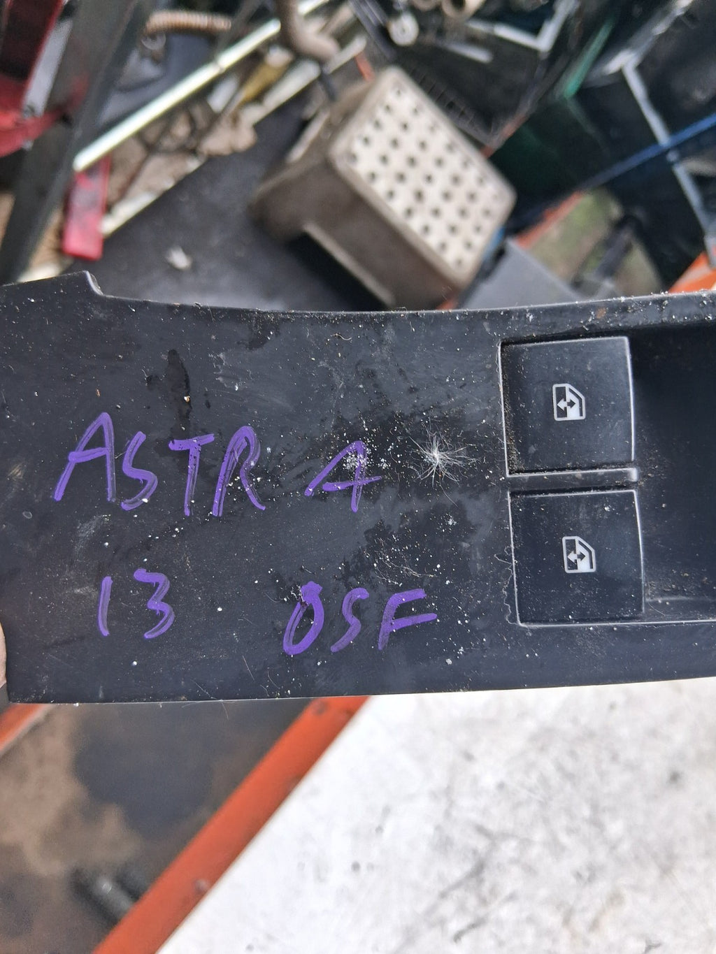 2013 VAUXHALL ASTRA J OSF DRIVER SIDE FRONT RIGHT WINDOW SWITCH 13305978
