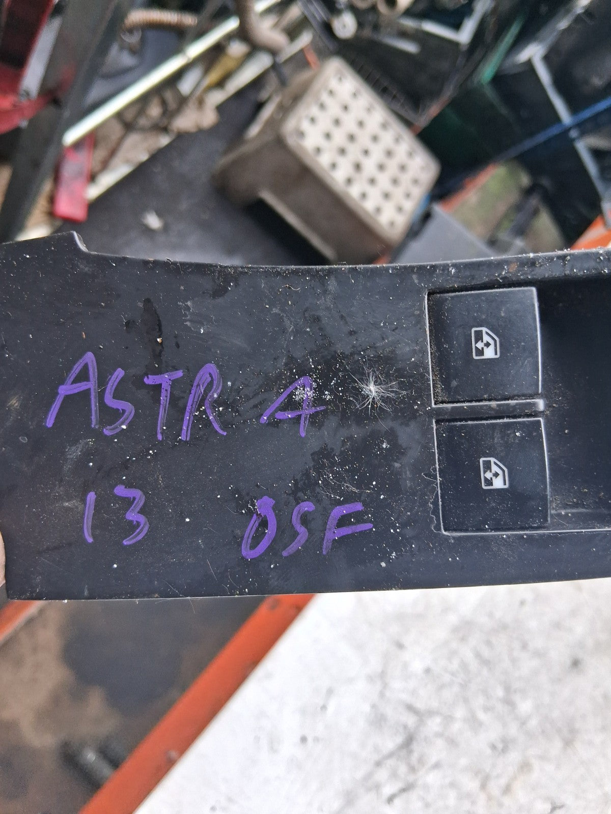 2013 VAUXHALL ASTRA J OSF DRIVER SIDE FRONT RIGHT WINDOW SWITCH 13305978