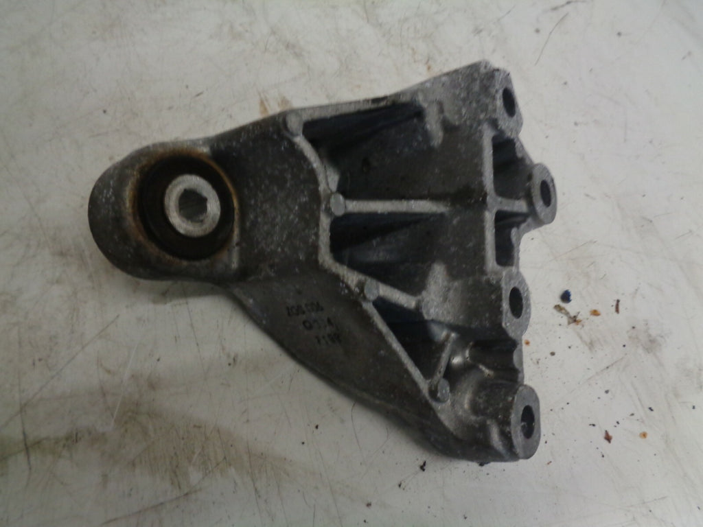 MERCEDES A CLASS A180 2017 W176 2.0 DIESEL ENGINE MOUNT