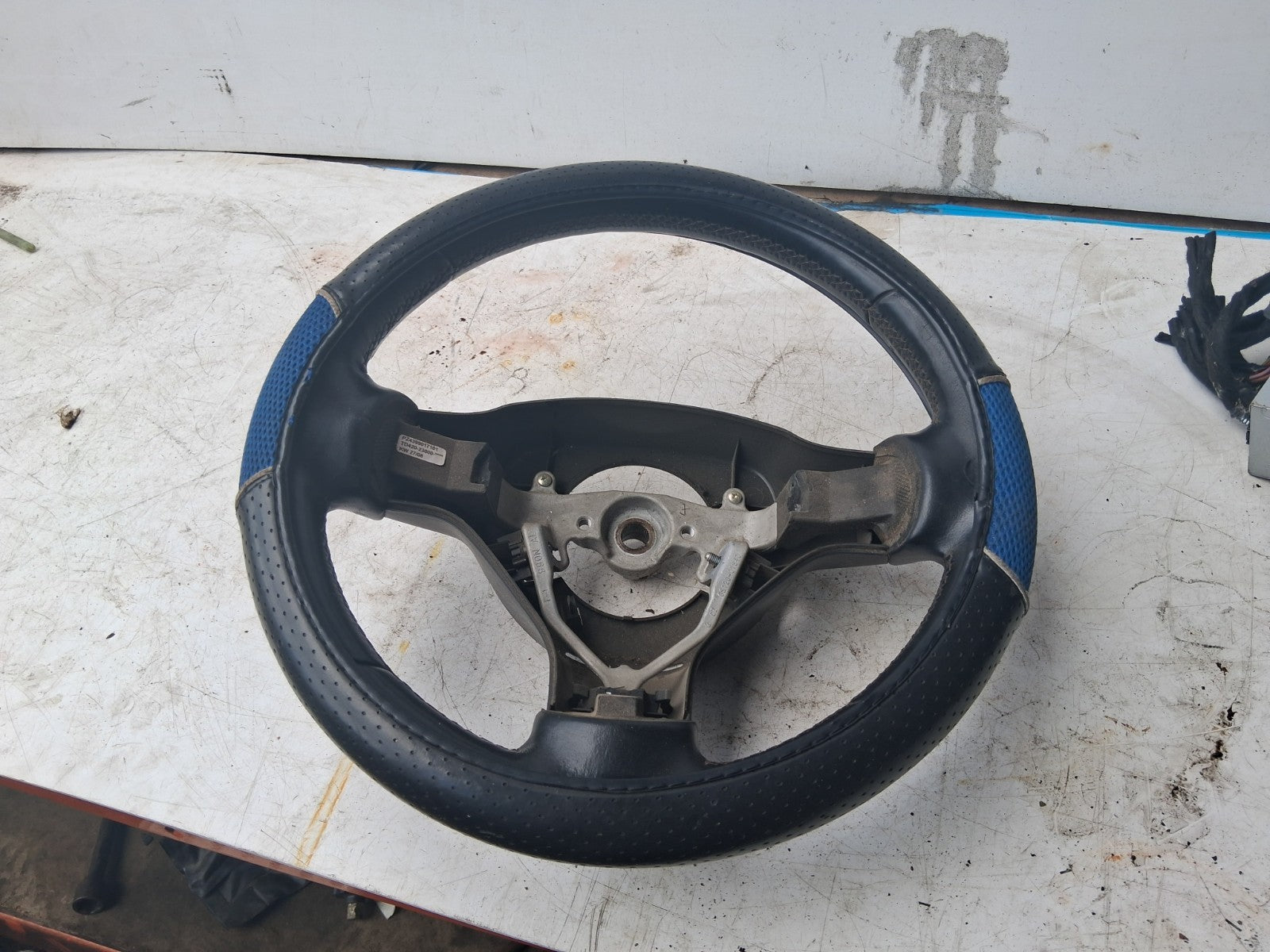 2008 TOYOTA AYGO MK1 3 SPOKE DRIVER FRONT STEERING WHEEL