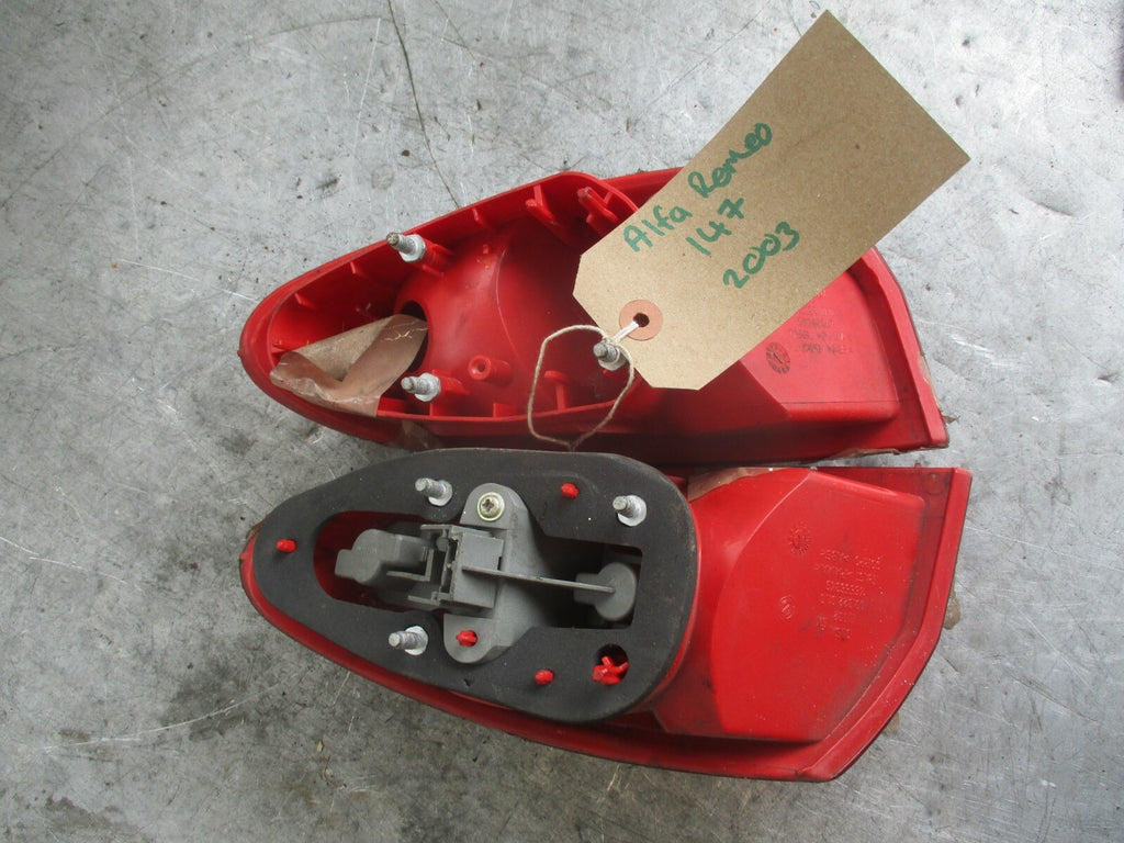 ALFA ROMEO 147 NSR OSR PASSENGER DRIVER SIDE OUTER REAR LIGHTS