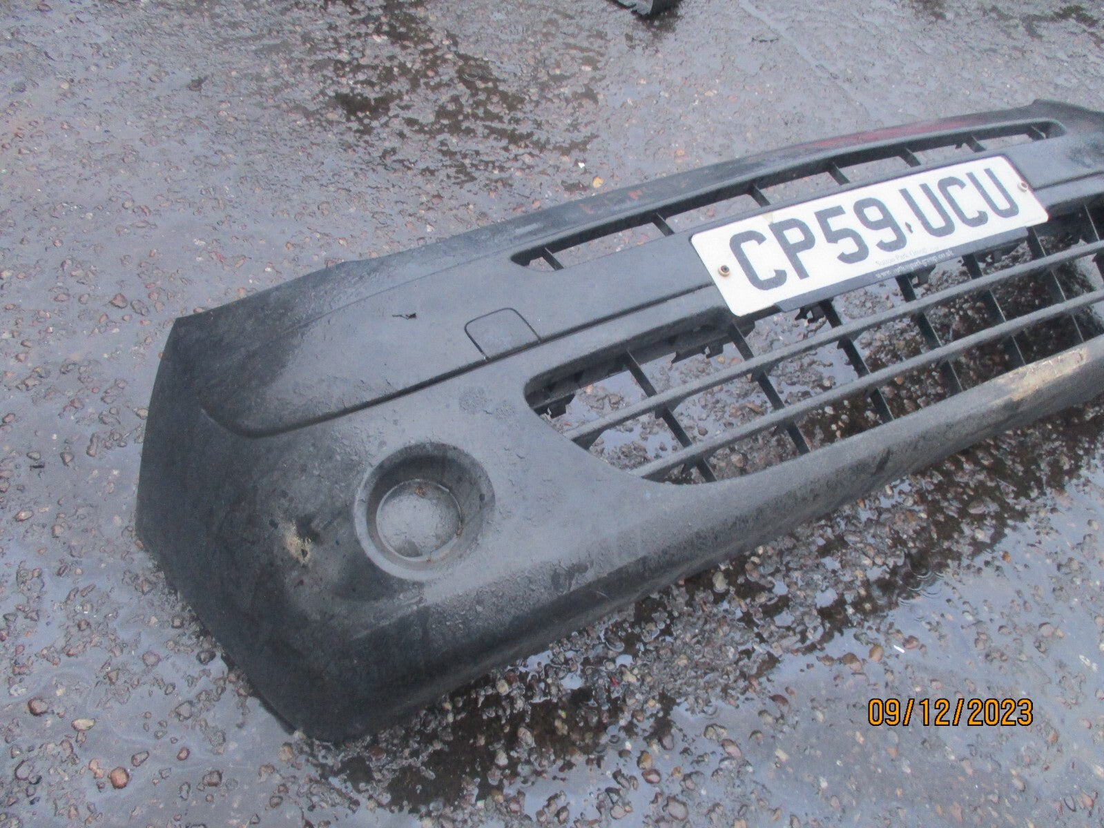 2010 RENAULT KANGOO MK2 FRONT BUMPER COMPLETE BLACK PLASTIC WITH GRILL