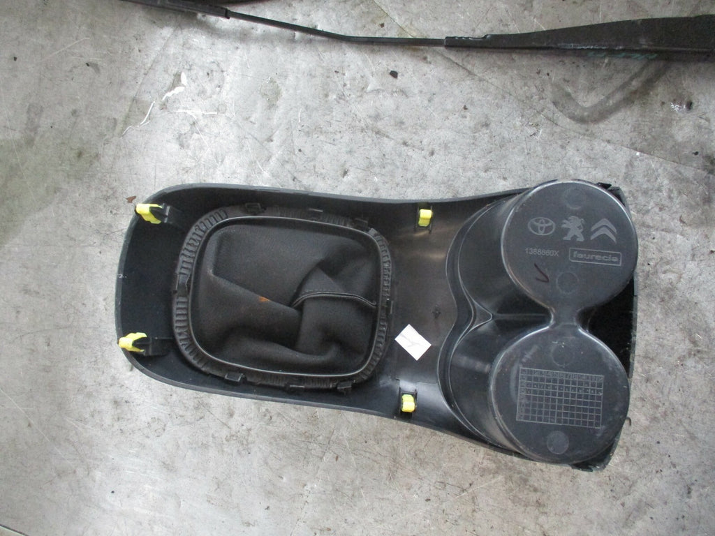 PEUGEOT 108 CENTRE CONSOLE GEAR STICK TRIM & CUP HOLDERS 1388660X