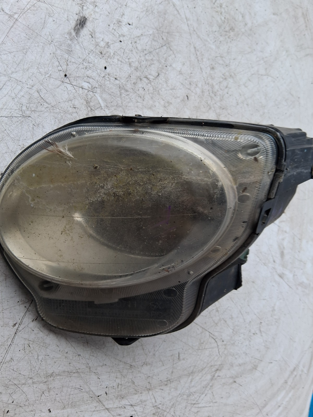 2015 FIAT 500 LOUNGE NSF PASSENGER SIDE FRONT LEFT DRL HEADLIGHT TAB BROKEN
