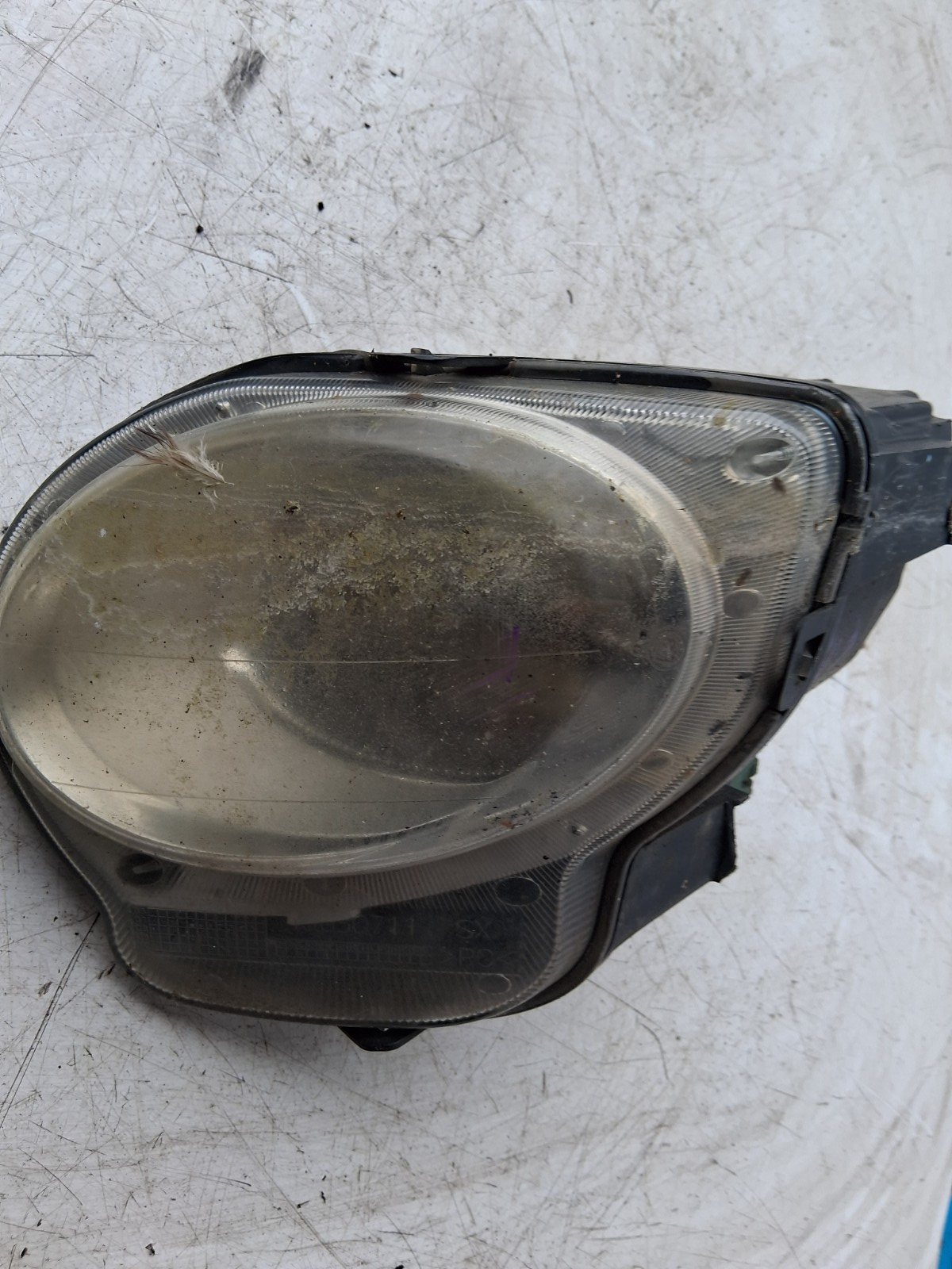 2015 FIAT 500 LOUNGE NSF PASSENGER SIDE FRONT LEFT DRL HEADLIGHT TAB BROKEN