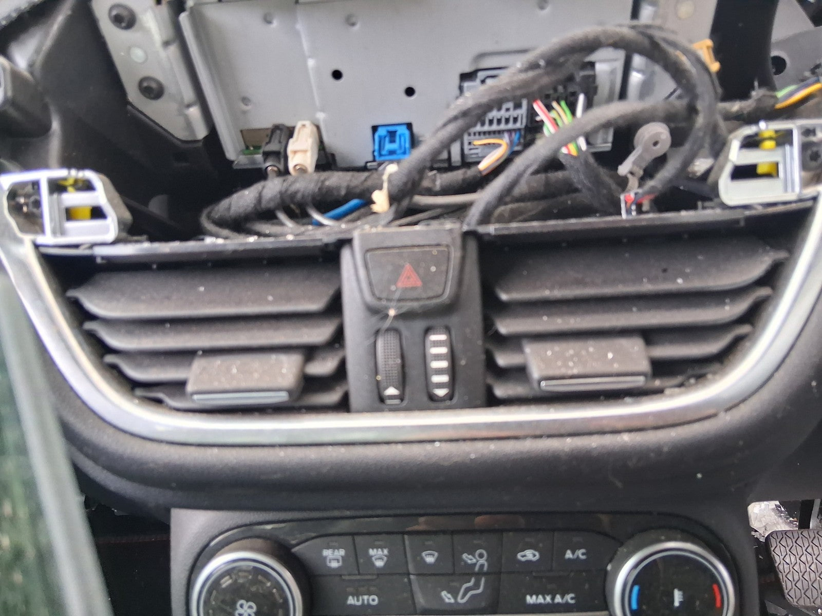 2024 FORD PUMA FRONT DASHBOARD CENTRE BOTH AIR VENTS WITH HAZARD SWITCH