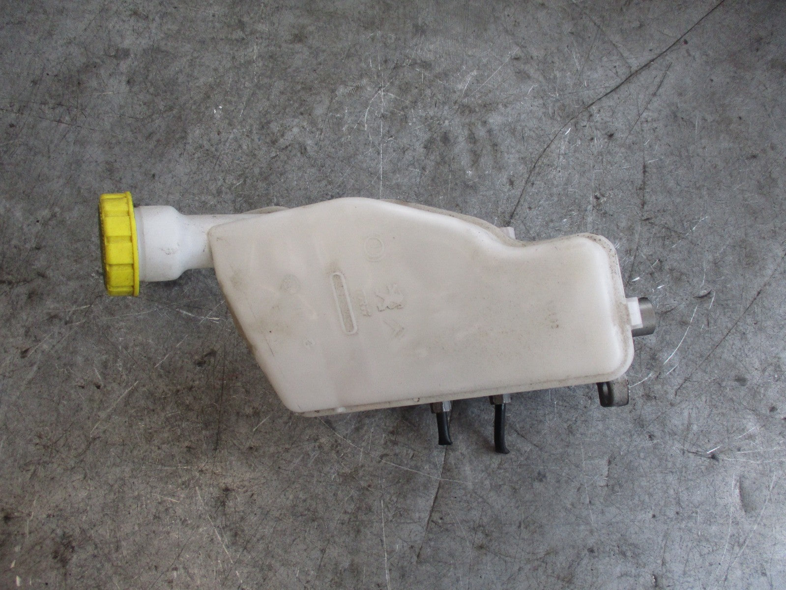 PEUGEOT 208 2013 BRAKE MASTER CYLINDER & RESERVOIR 32069745