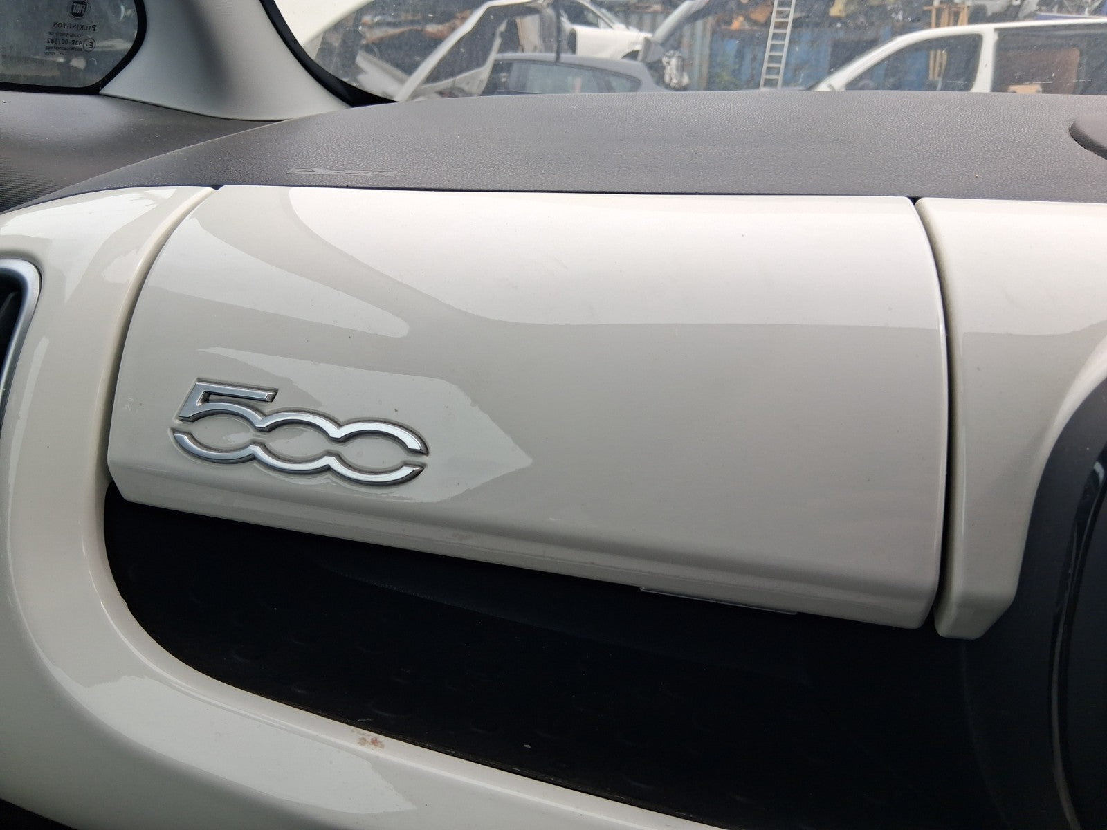2019 FIAT 500L HATCH NS PASSENGER SIDE UPPER STORAGE COMPARTMENT GLOVE BOX