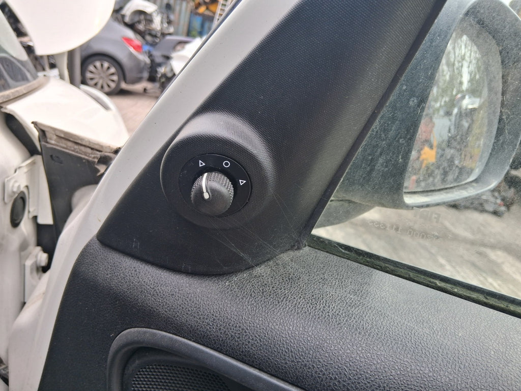 2019 FIAT 500L URBAN HATCH OSF DRIVER SIDE FRONT WING MIRROR CONTROL SWITCH