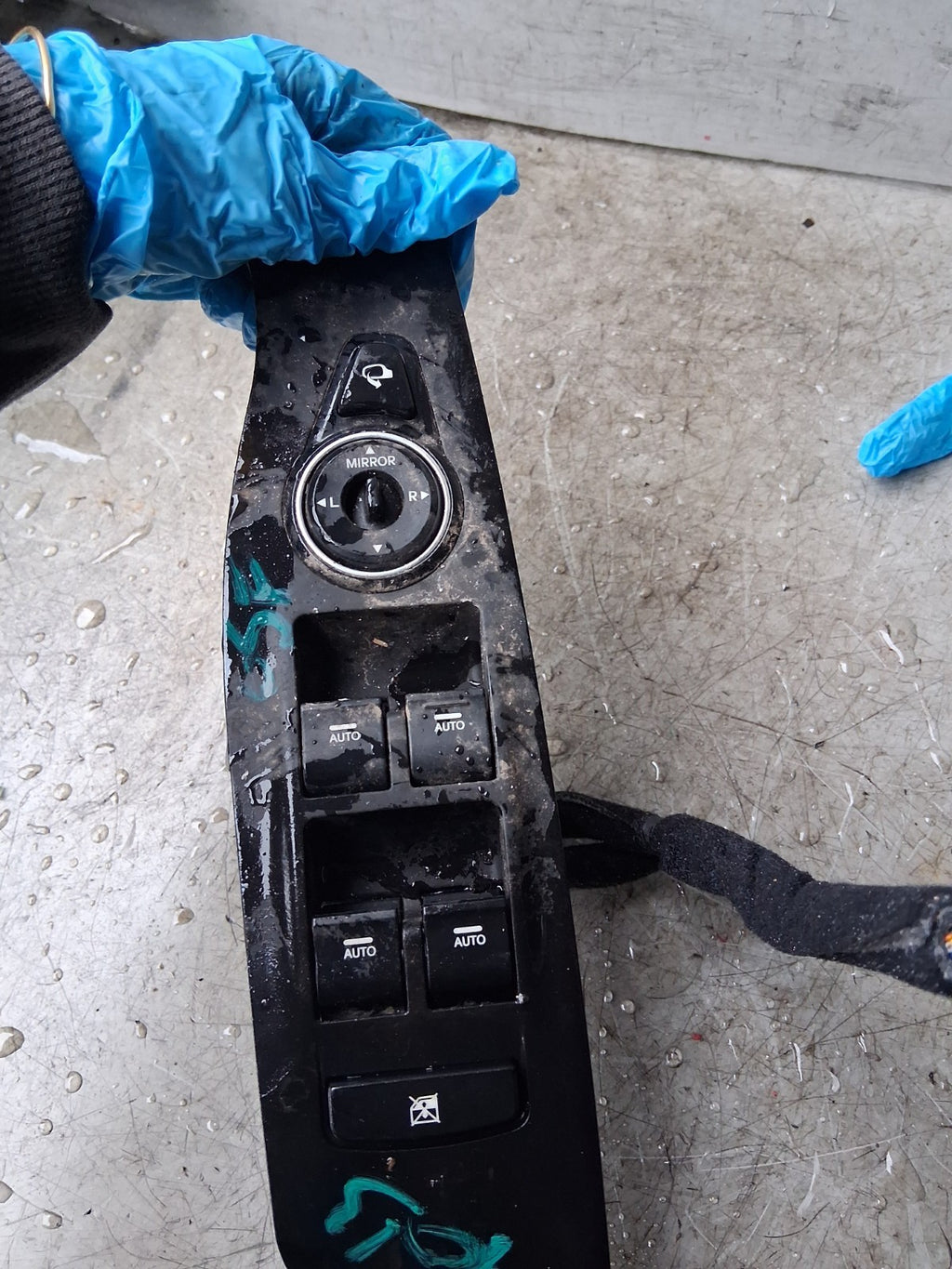 2013 HYUNDAI i40 OSF DRIVER SIDE FRONT WINDOW CONTROL SWITCH 93570-3Z050
