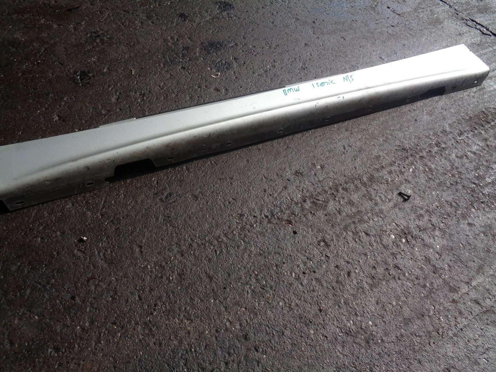 BMW 1 SERIES E 87 2005 NS PASSENGER SIDE SIDE STRIP GREY