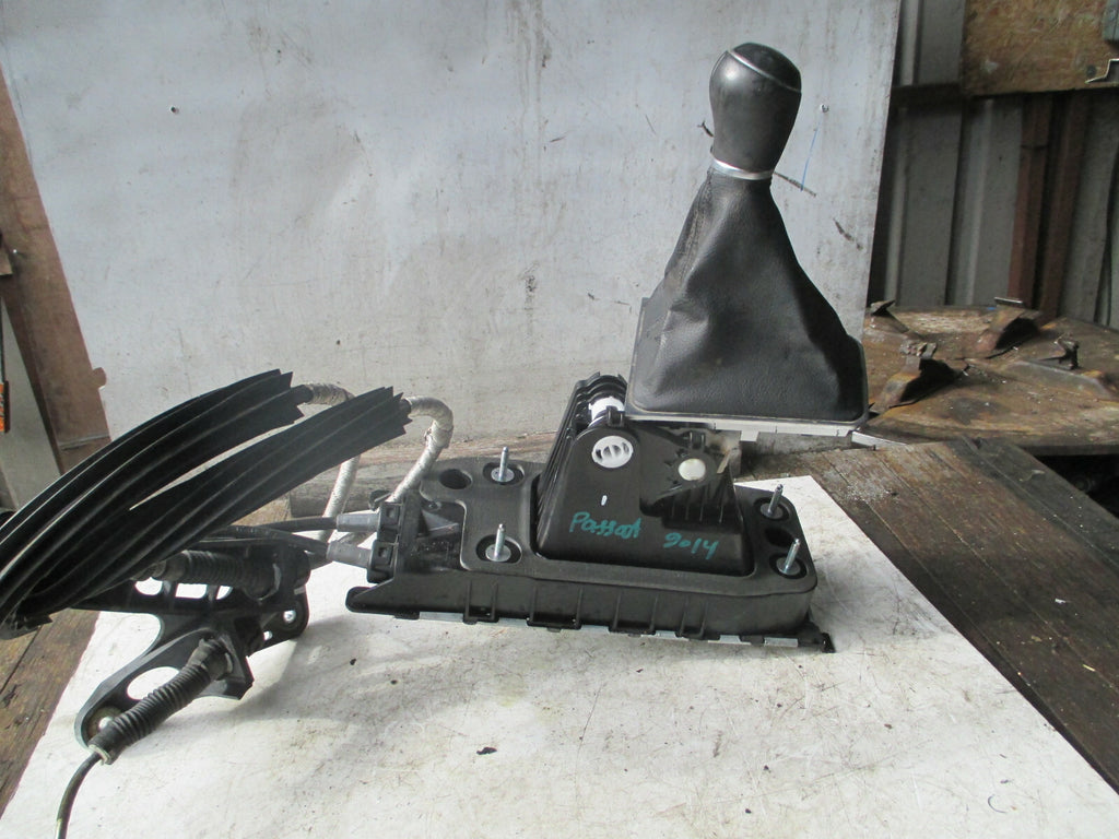 VW VOLKSWAGEN PASSAT 2014 B7 6 SPEED MANUAL GEARSHIFTER 3Q0711049T