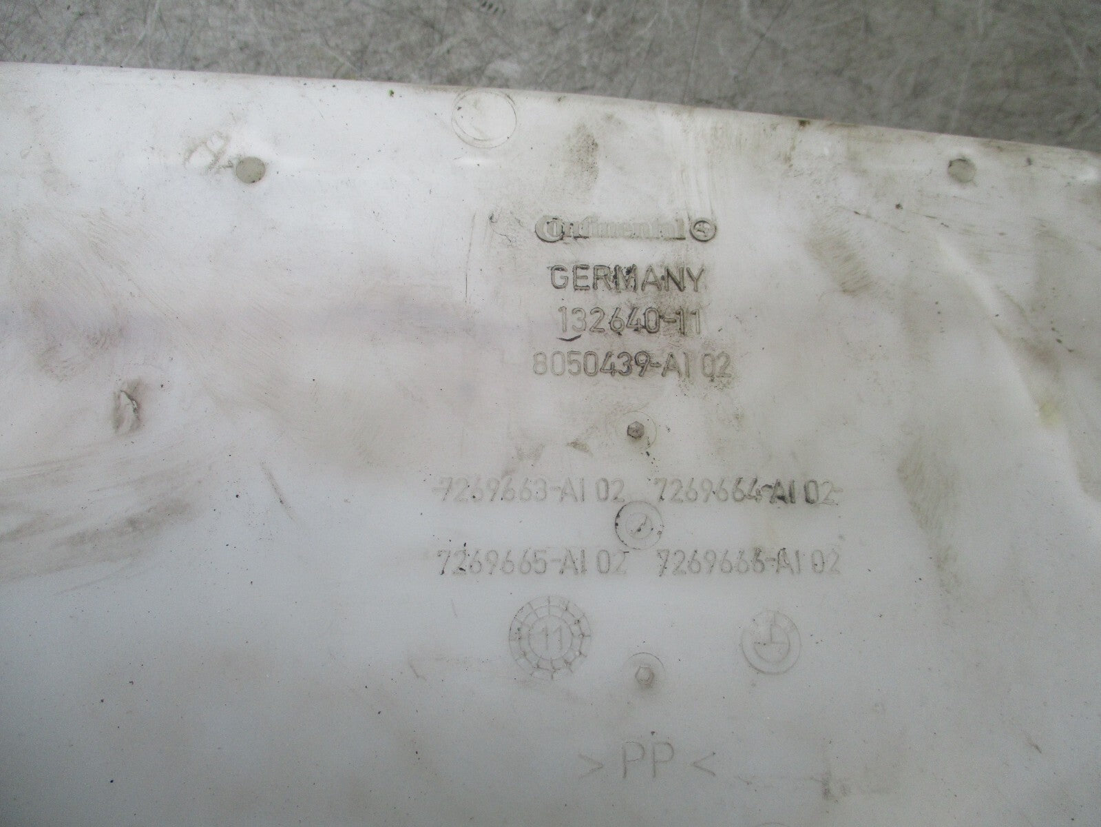 2012 BMW 320D NS PASSENGER SIDE WASHER BOTTLE AND PUMP WASHER TANK 132640-11