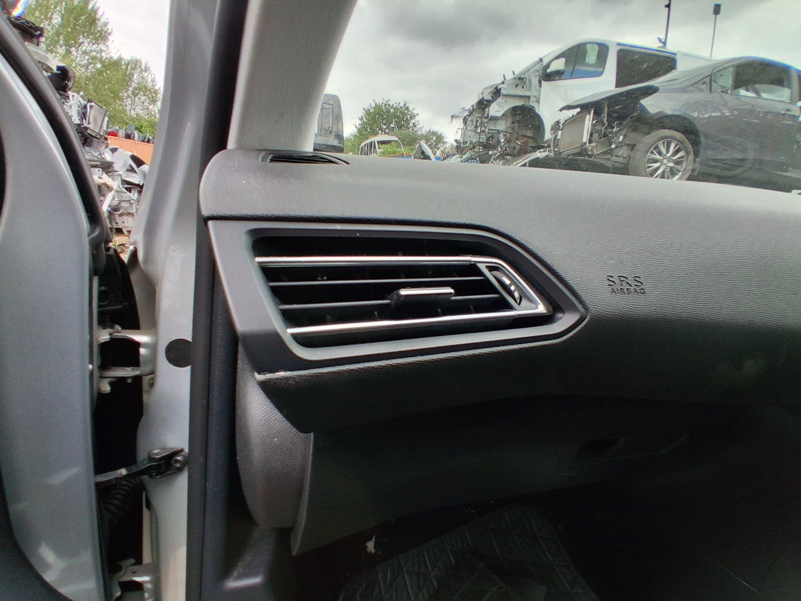 2014 PEUGEOT 308 MK2 NSF PASSENGER SIDE FRONT AIR VENT