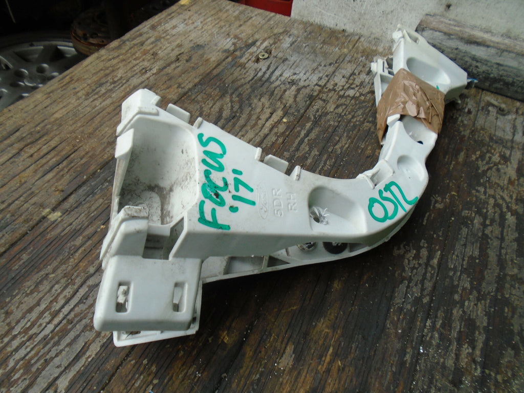 FORD FOCUS MK3 2017 HATCHBACK REAR BUMPER BRACKETS PAIR SET