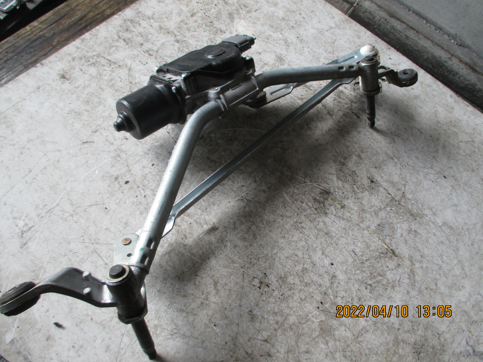 RENAULT CAPTUR 2018 FRONT WINDSCREEN WIPER MOTOR LINKAGE 288005947R