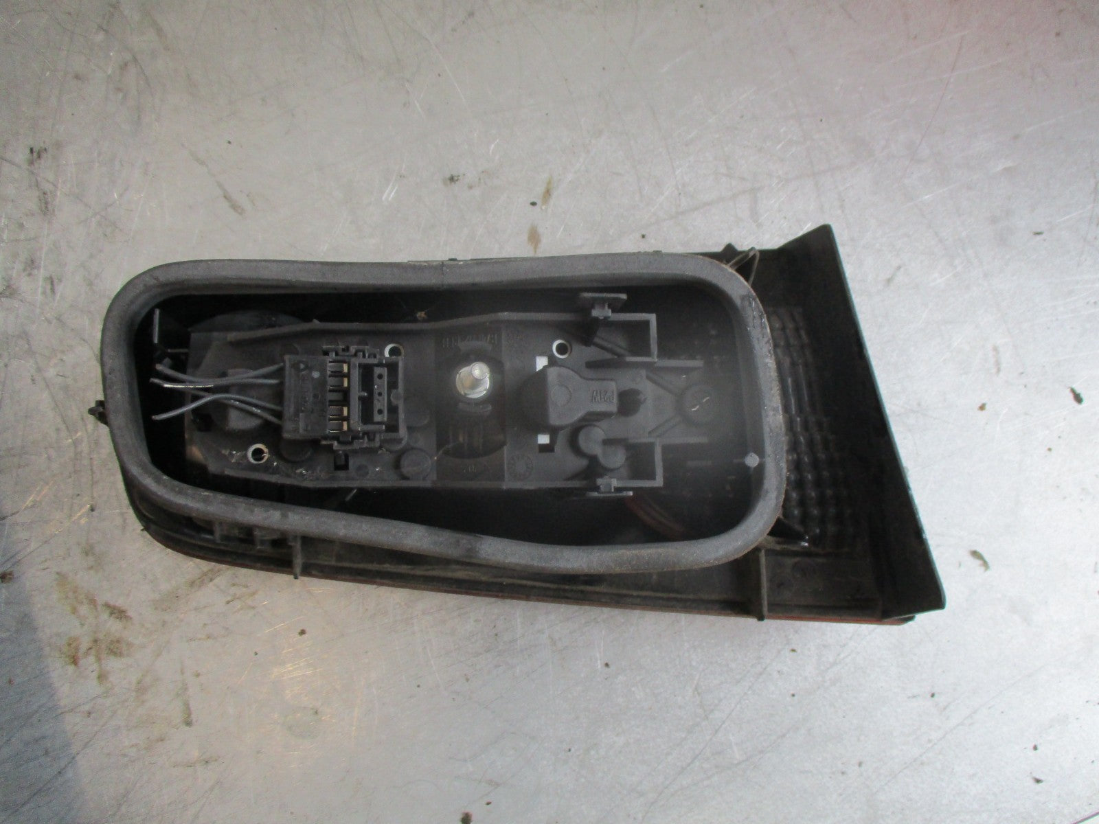RENAULT LAGUNA MK2 2007 FACELIFT OSR DRIVER SIDE REAR INNER BOOT LID TAIL LIGHT