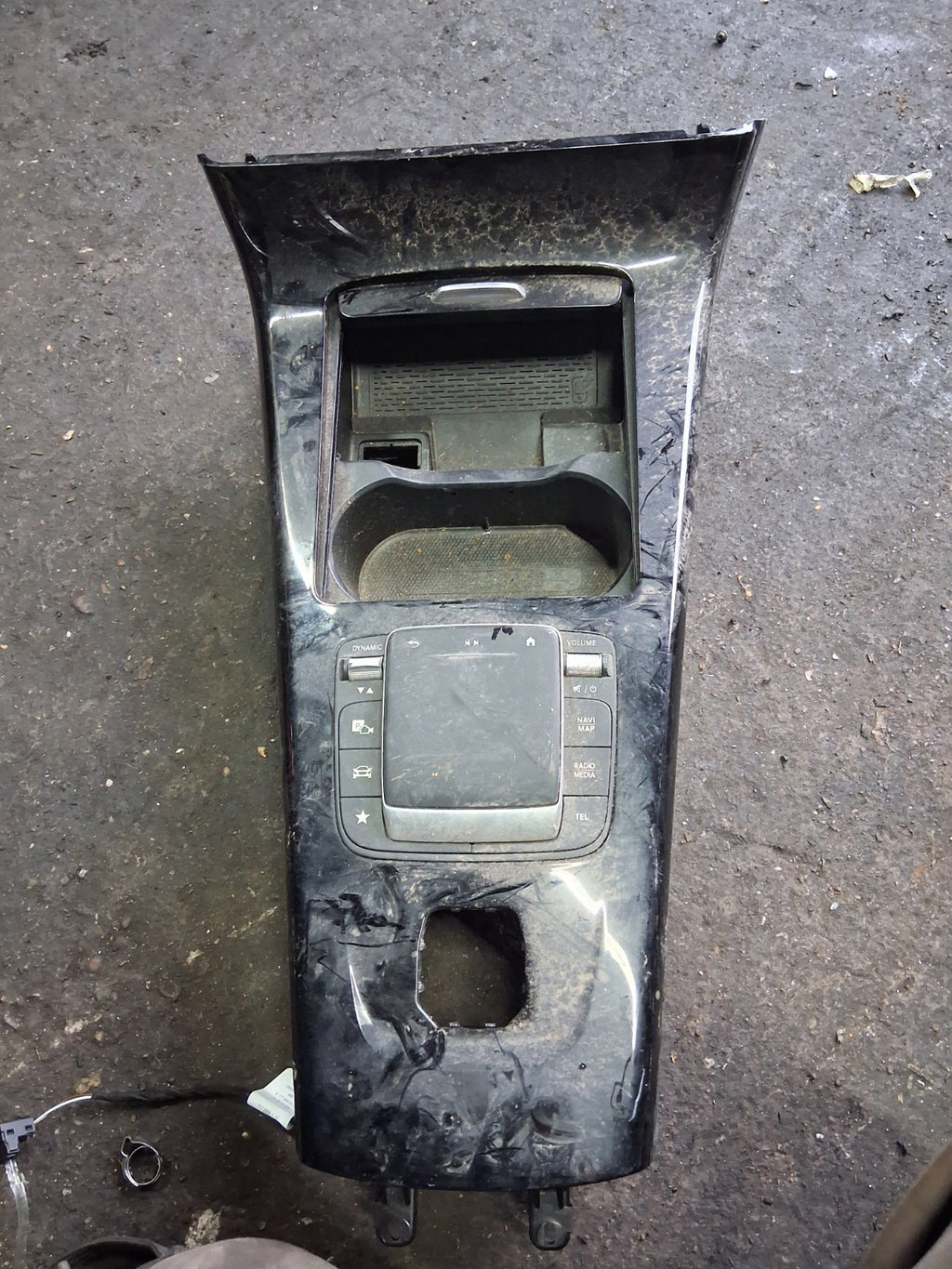 2021 MERCEDES A CLASS V177 COMPLETE CENTRE CONSOLE WITH TOUCH PAD AIR VENT