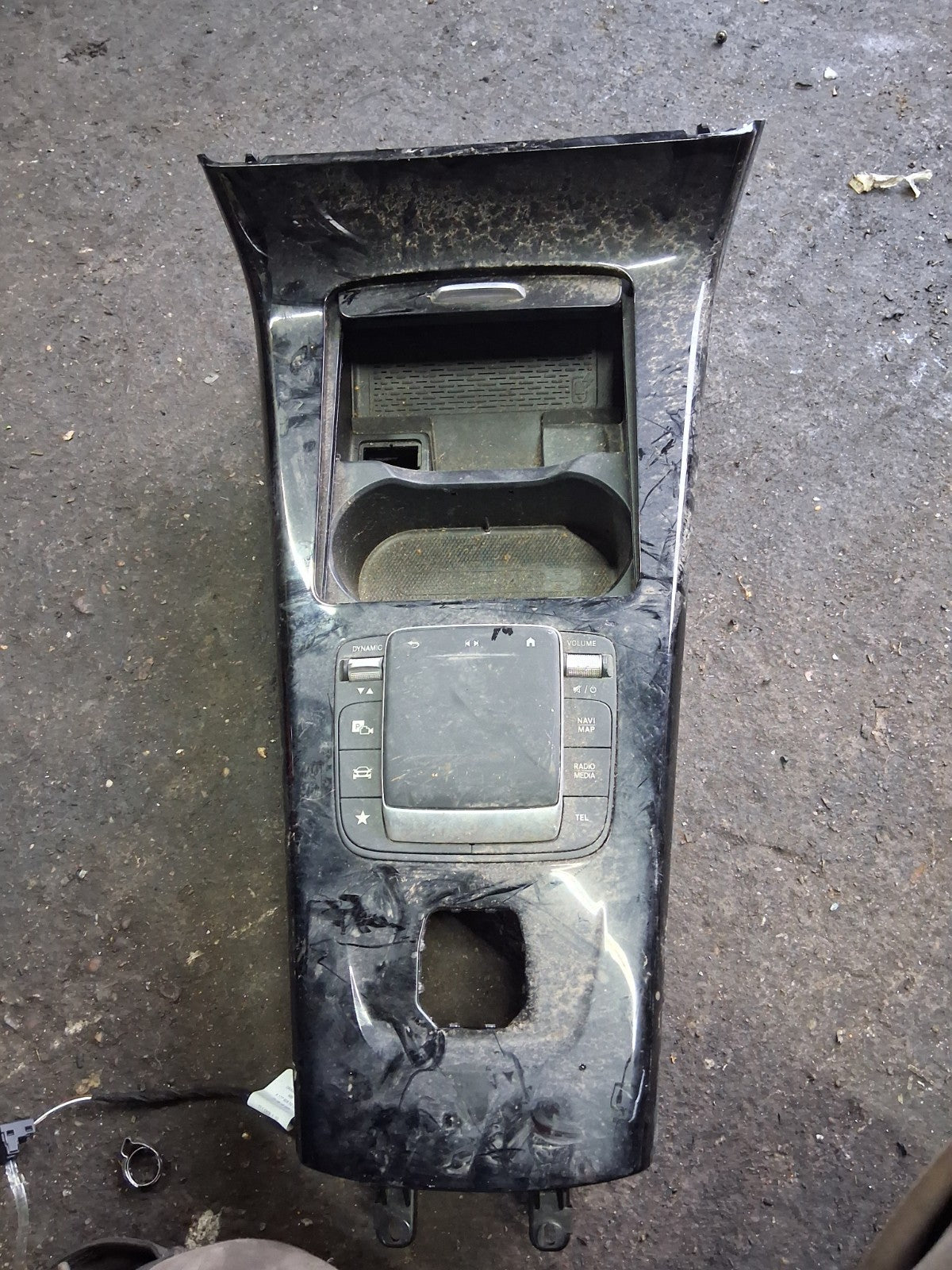2021 MERCEDES A CLASS V177 COMPLETE CENTRE CONSOLE WITH TOUCH PAD AIR VENT
