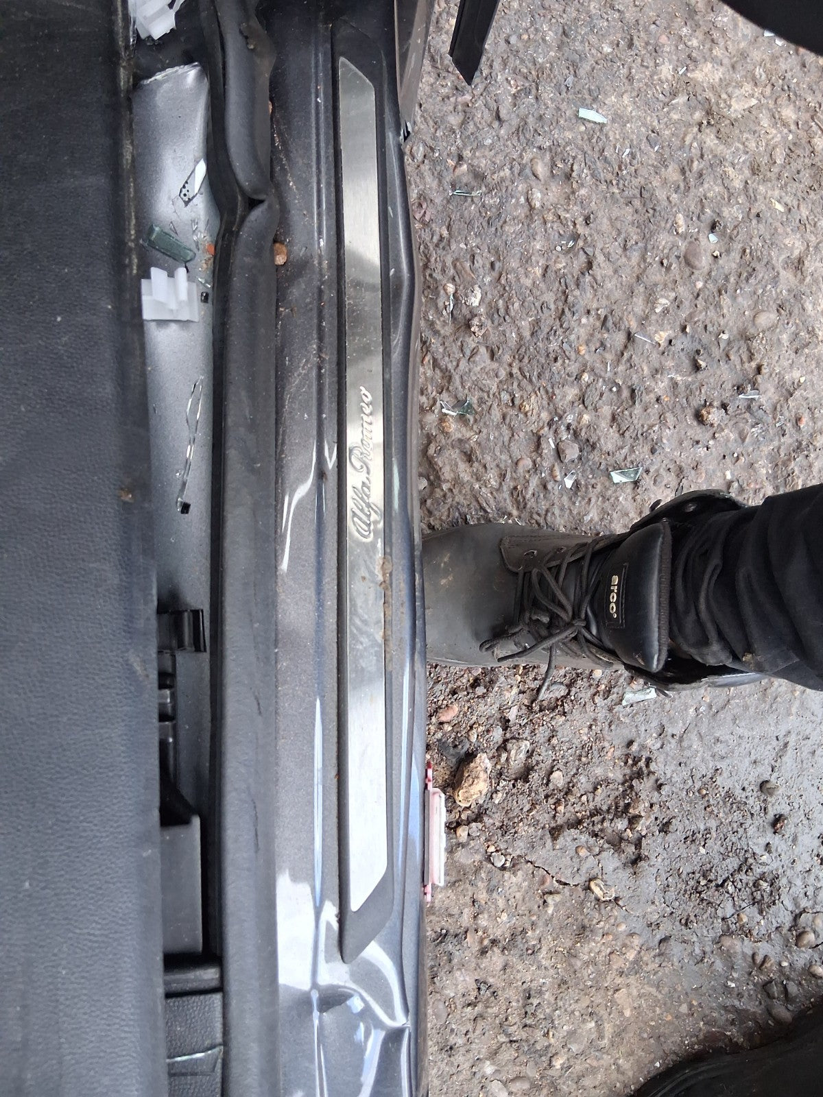 2022 ALFA ROMEO STELVIO 949 4Q OSF DRIVER SIDE FRONT RIGHT DOOR SILL STEP TRIM